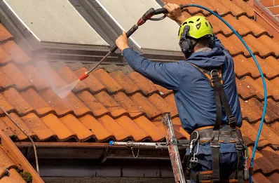 Démoussage et hydrofuge de toiture à Hallu
